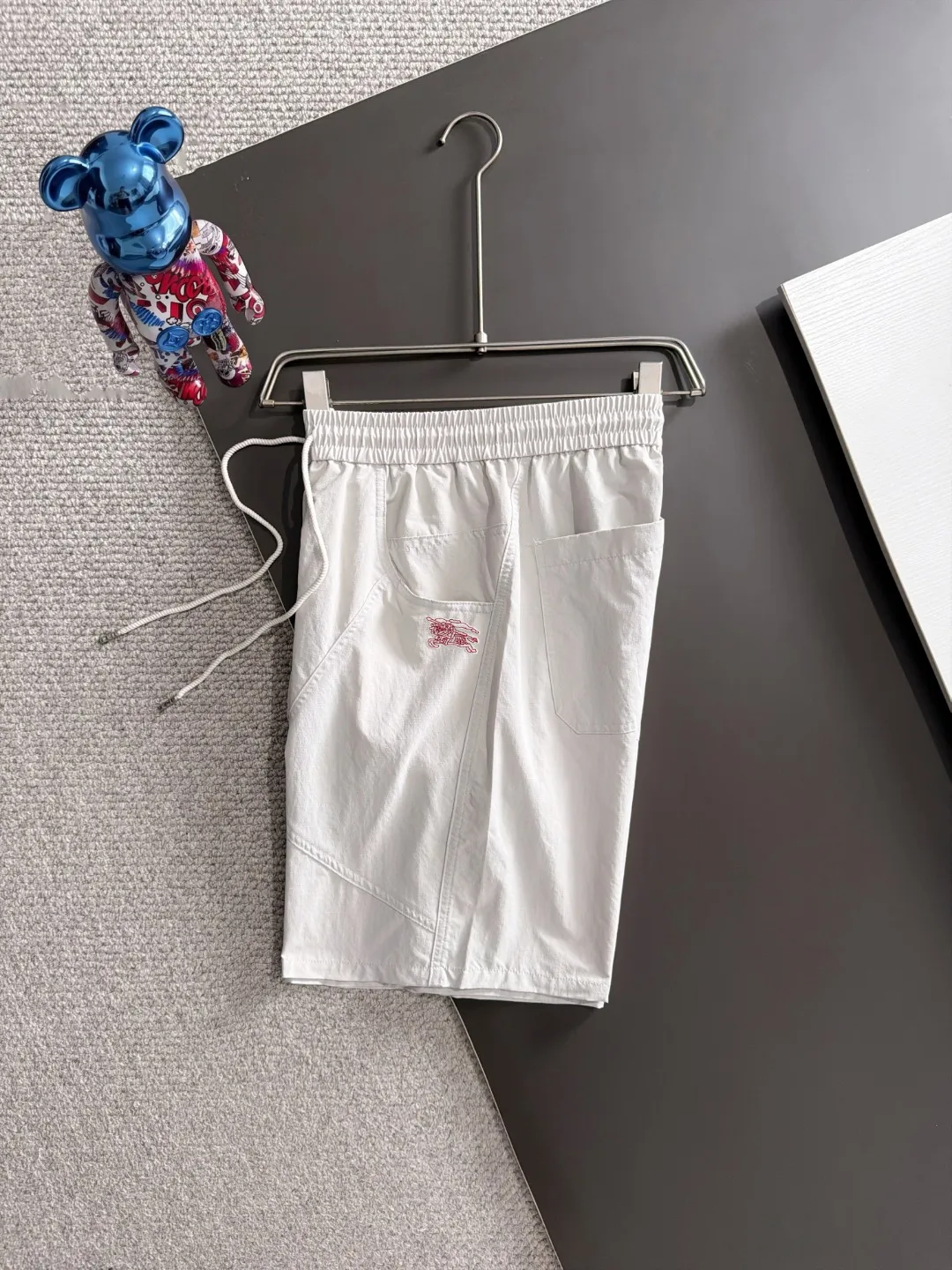 Next day shipment P160 Premium Burberry 2026 Spring/Summer New Arrival elastic band casual shorts, counter-customized fabrics Breathable, high comfort, impeccable details, brand element design concept, reflecting high quality. It feels delicate and soft! It presents a casual cut and the upper body shape is great! Sizes:S-3XL